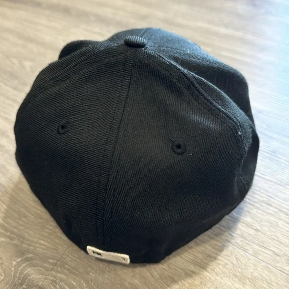 Toronto Blue Jays New Era Fitted Baseball Hat Cap 7 1/8 Black Logo - Picture 6 of 11